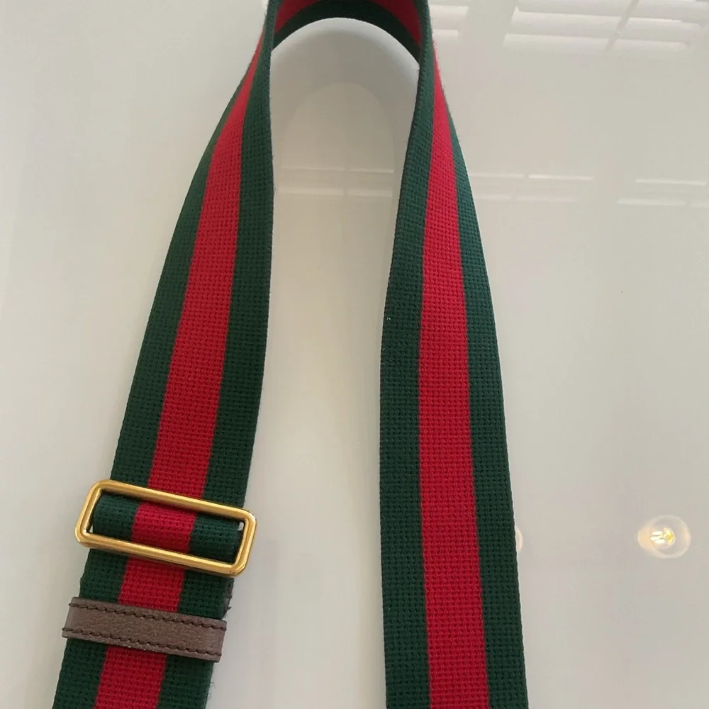Gucci Beige GG Supreme Messenger Bag with Brown Trim and Green-Red Strap - Picture 5 of 7